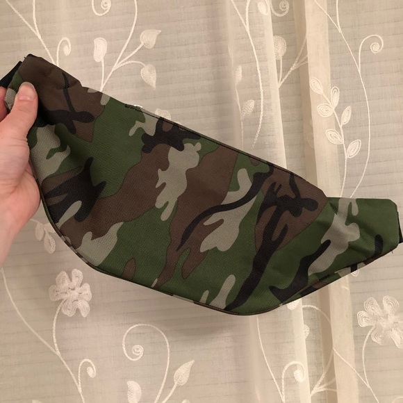 nwot camo fanny pack - Picture 2 of 5